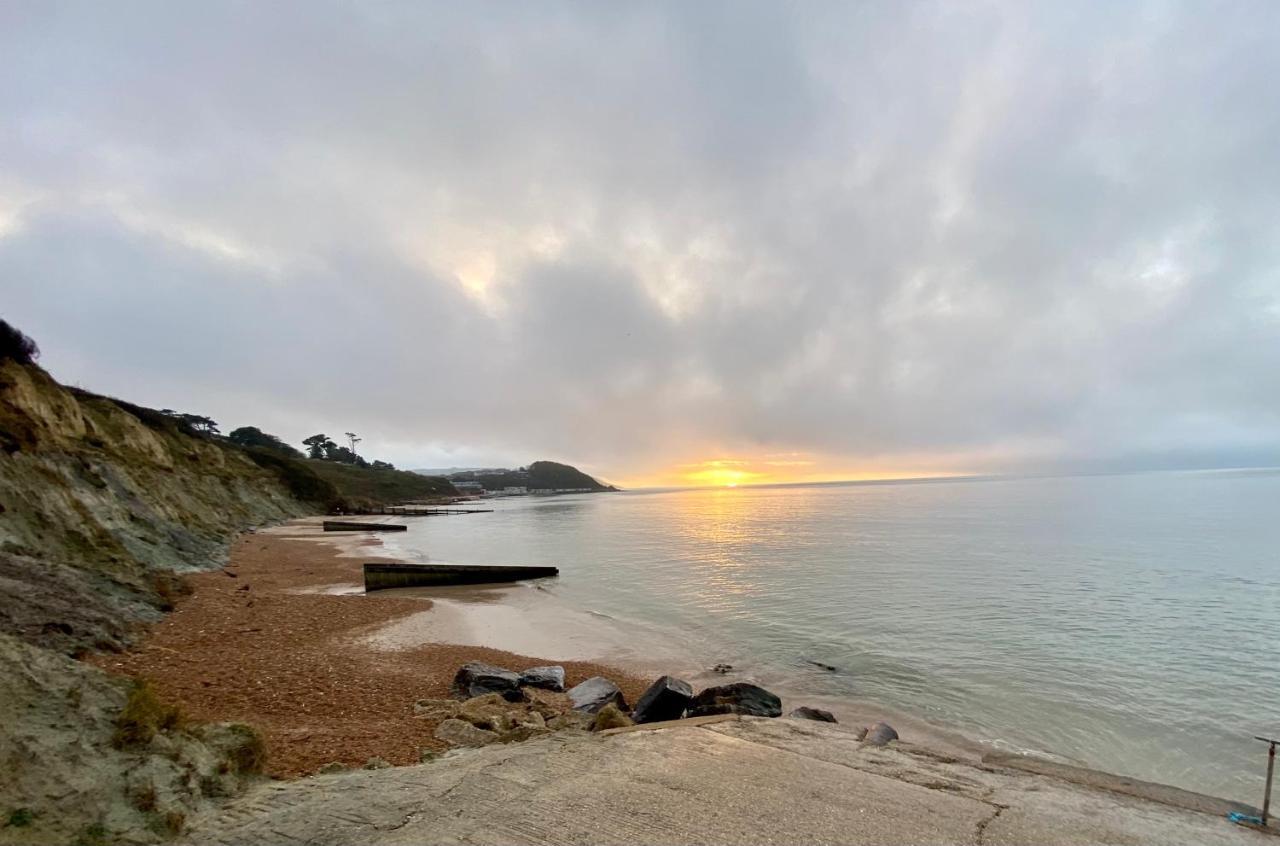Chine Cottage Self-Catering Coastal Bungalow In Rural West Wight Freshwater Ngoại thất bức ảnh