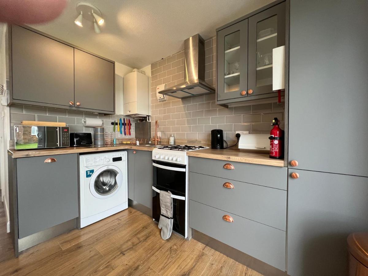 Chine Cottage Self-Catering Coastal Bungalow In Rural West Wight Freshwater Ngoại thất bức ảnh