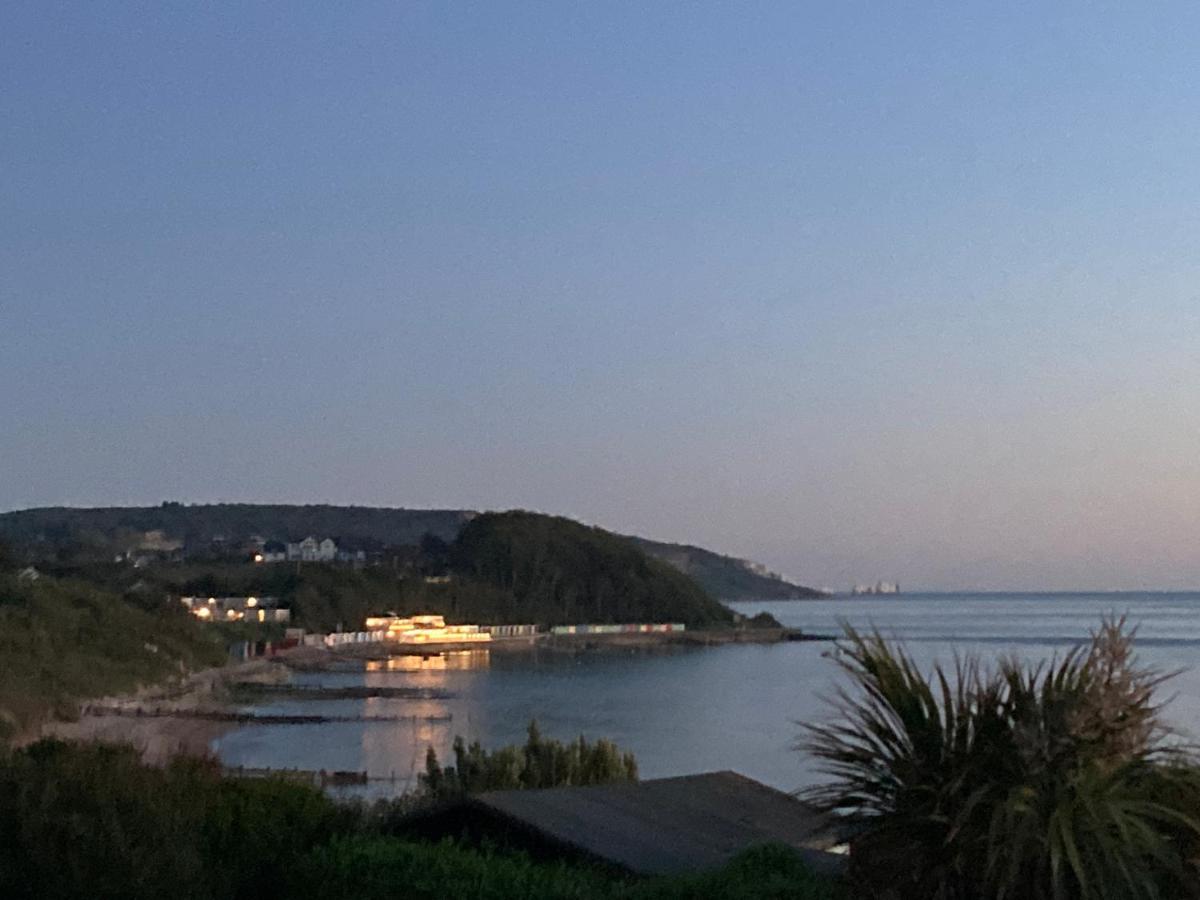 Chine Cottage Self-Catering Coastal Bungalow In Rural West Wight Freshwater Ngoại thất bức ảnh