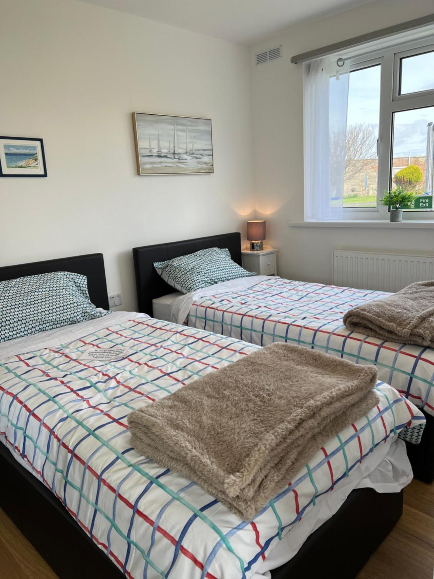 Chine Cottage Self-Catering Coastal Bungalow In Rural West Wight Freshwater Ngoại thất bức ảnh
