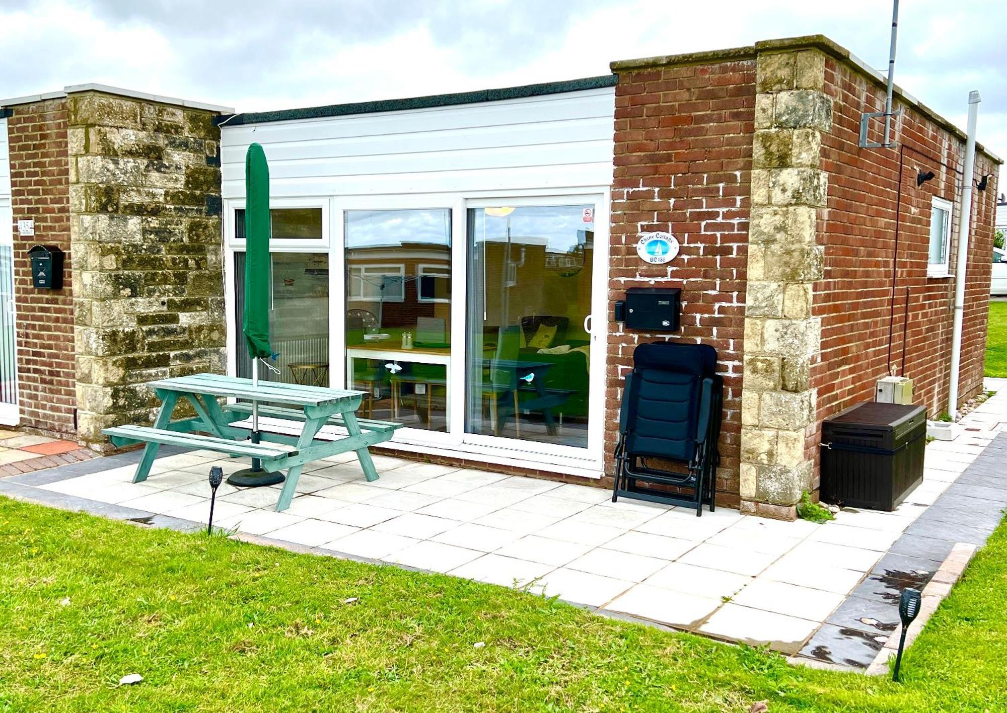 Chine Cottage Self-Catering Coastal Bungalow In Rural West Wight Freshwater Ngoại thất bức ảnh